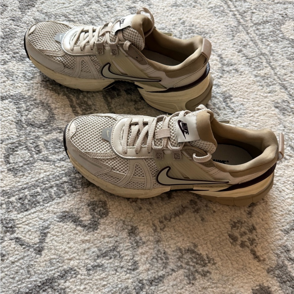 Nike
V2K Run "Light Orewood Brown" sneakers